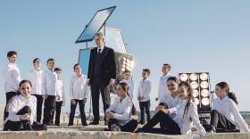 Andrea Bocelli Performs "You'll Never Walk Alone"