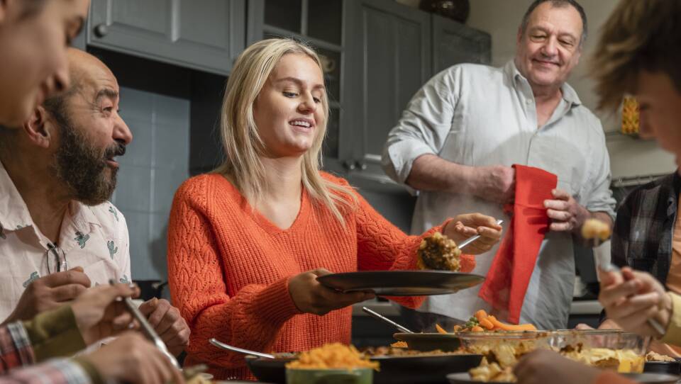 Breaking bread with relatives you don't see eye to eye with? Here are some tips.