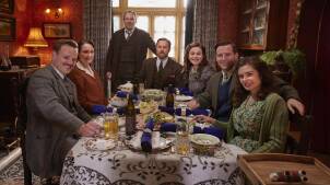Shown from left to right: Tristan Farnon (Callum Woodhouse), Mrs. Hall (Anna Madeley), Richard Alderson (Tony Pitts), Siegfried Farnon (Samuel West), Jenny Alderson (Imogen Clawson) James Herriot (Nicholas Ralph), Helen Herriot (Rachel Shenton)