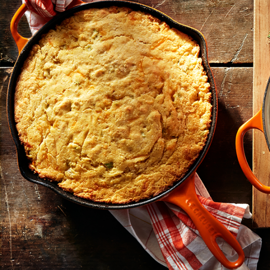 le-creuset-signature-skillet.png