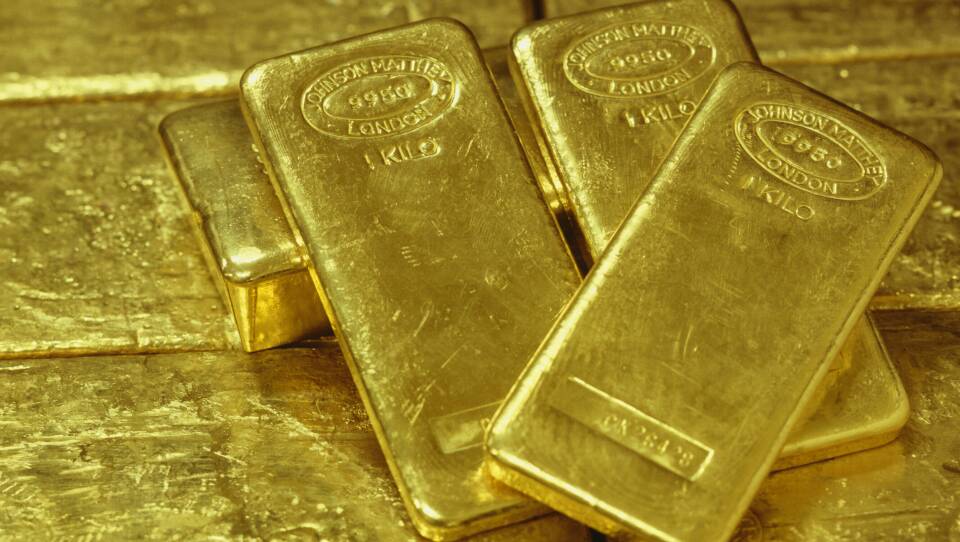 Why are Chinese people buying so much gold?