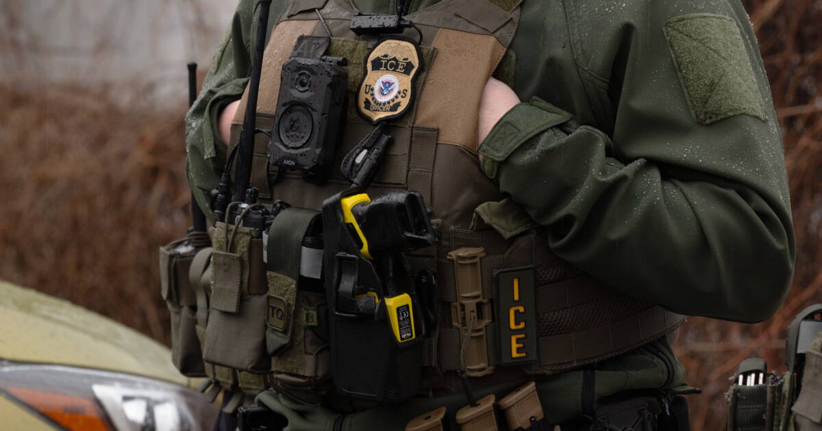 Latinx news: As ICE increases airport arrests, PROTECT Act aims to limit their powers