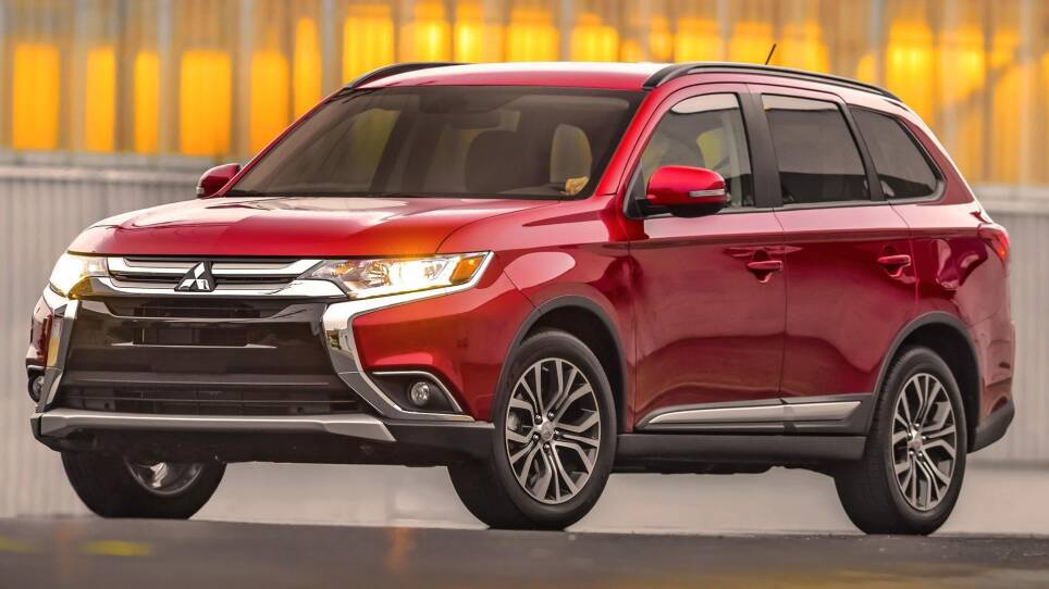 2016 Mitsubishi Outlander GT & 2016 Mercedes-Benz AMG GT S