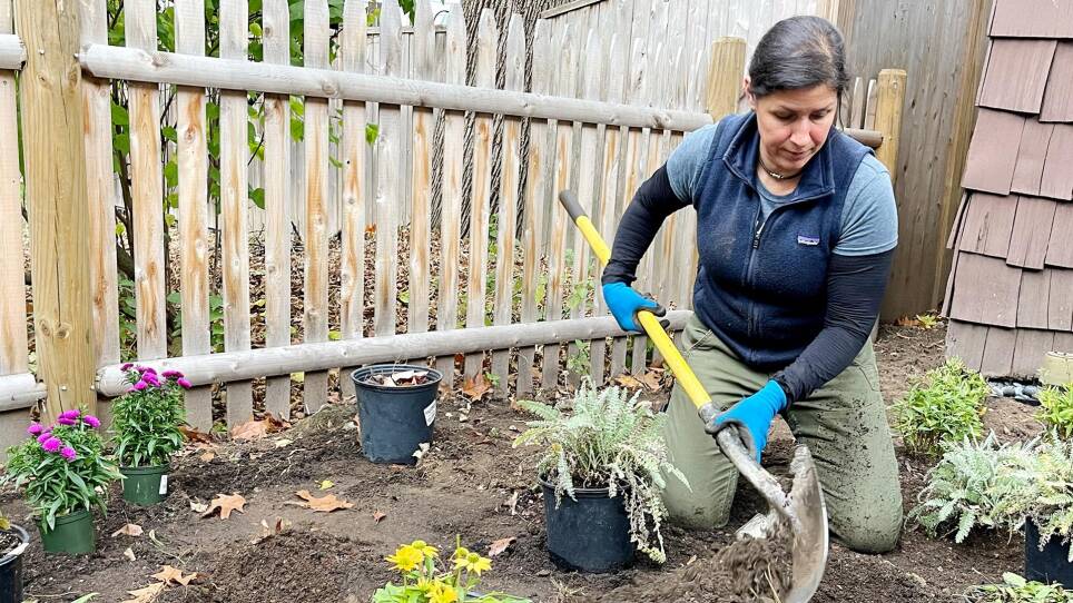 E20 | Transition Garden, Granite Post | Ask This Old House