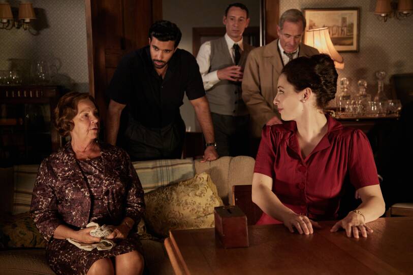 Shown L-R: Mrs. C (Tessa Peake-Jones), Alphy Kottaram (Rishi Nair), Leonard Finch (Al Weaver), Geordie Keating (Robson Green), Meg Grey (Christie Russell-Brown)