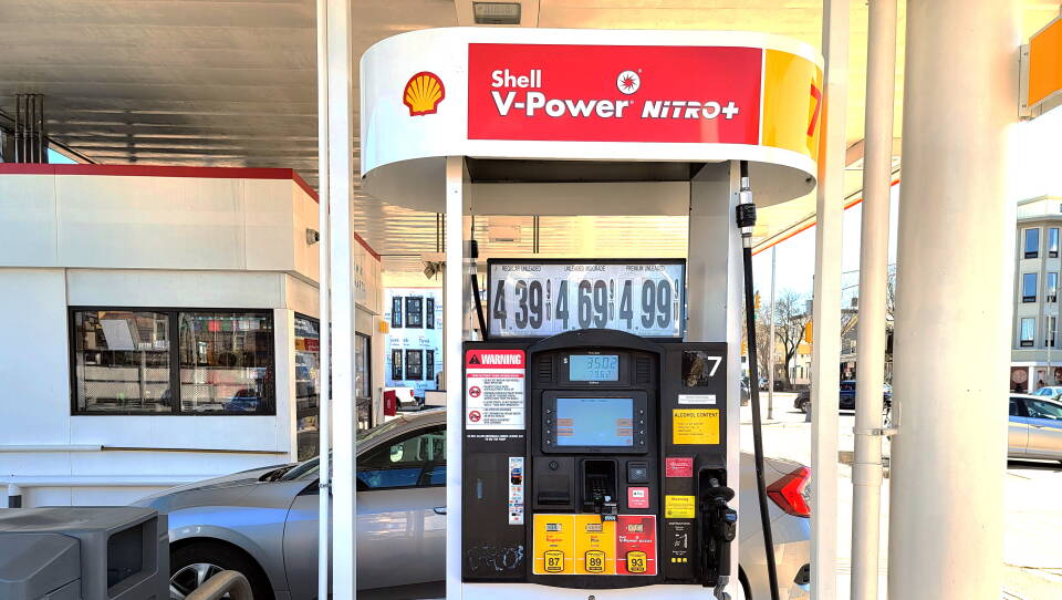 Average Mass. gas prices top $4 — but vary widely across regions | GBH