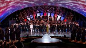 Full Cast Performs "God Bless America"