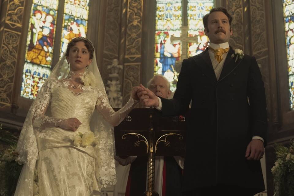 Taissa Farmiga as Gladys Russell and Ben Lamb as the Duke of Buckingham