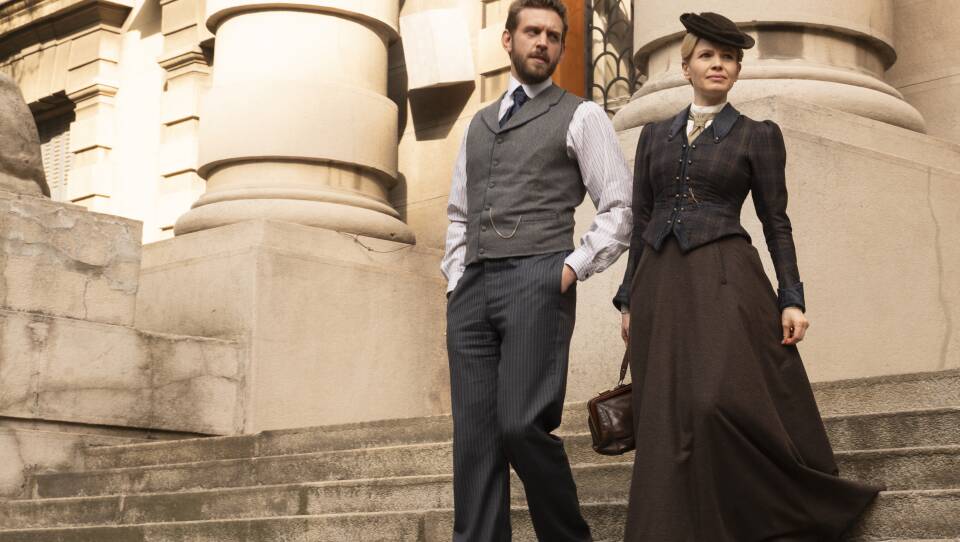 Alexander Blake (Tom Durant Pritchard) and Eliza Scarlet (Kate Phillips)