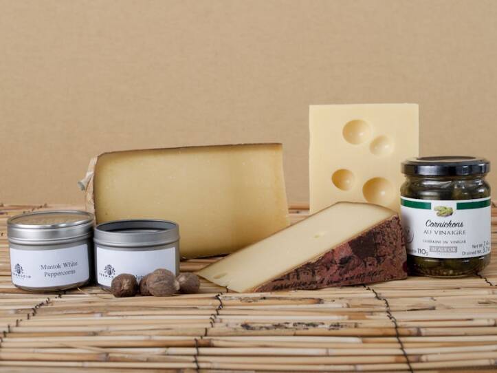 formaggio_kitchen_-fondue_kit.jpg