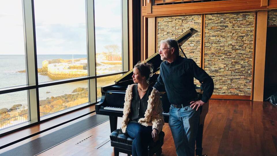 Celtic Festival’s Artistic Directors Brian O’Donovan and Maeve Gilchrist on the Rockport stage.