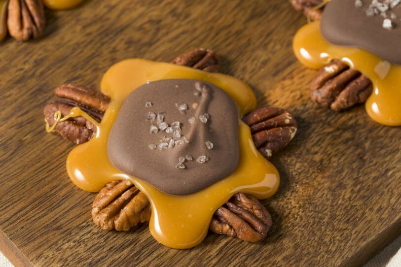 Homemade Sweet Chocolate Caramel Turtles