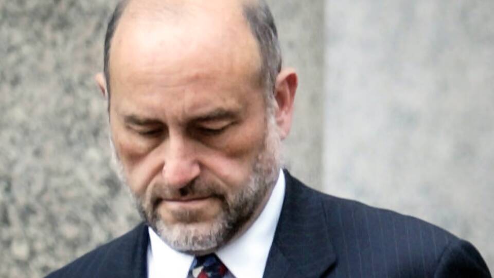 Attorney Mark Pomerantz is shown leaving court in New York on Sept. 8, 2004.