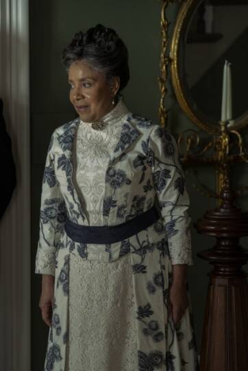 Phylicia Rashad as Elizabeth Kirkland