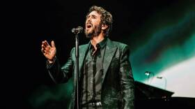 Josh Groban Performs "Bring Him Home"