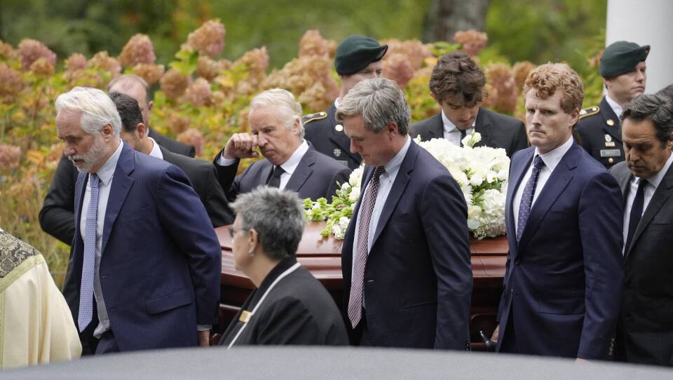 Members of the Kennedy family gather for funeral of Ethel Kennedy ...