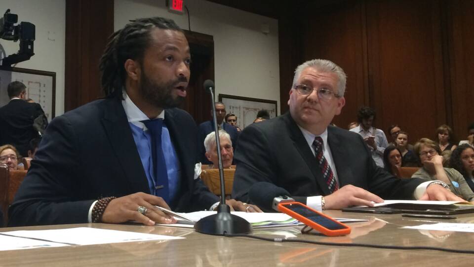 Rep. Evandro Carvalho testified in favor of the bill.