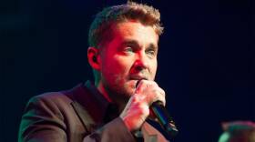 Brett Young - "You Ain't Here To Kiss Me"