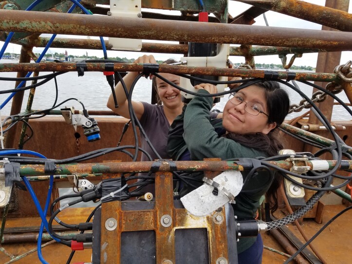 Amber Lisi and Mercedes Mera setting up lights and cameras on the SMAST drop camera pyramid.jpg