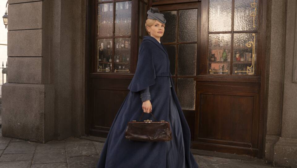 Shown: Eliza Scarlet (Kate Phillips)